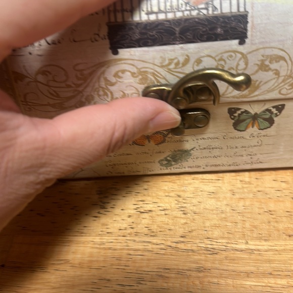 Vintage Style Paper Mache Storage Chest Metal Clasp 2011 Kathryn White Design - Picture 4 of 8